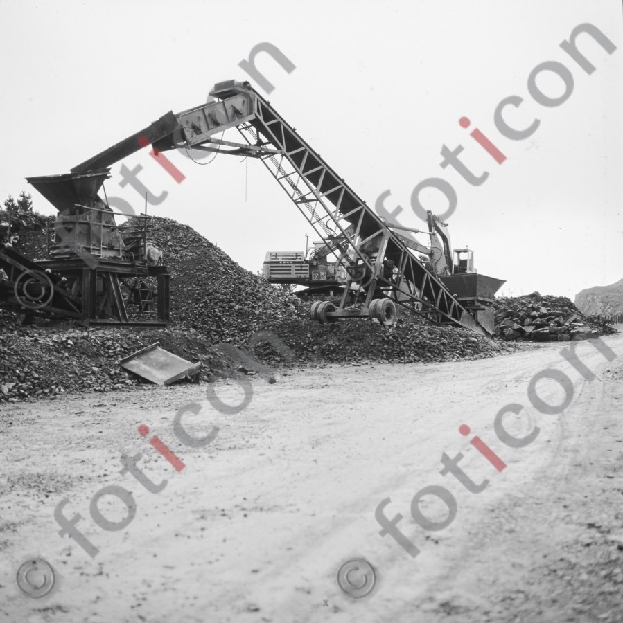 Steinverarbeitung| Stone processing - Foto foticon-hofmann-001-001-sw.jpg | foticon.de - Bilddatenbank für Motive aus Geschichte und Kultur